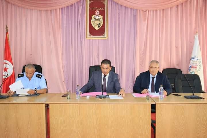 تركيز شركة اهلية محلية للعناية بنظافة ميناء الصيد البحري بطبلبة